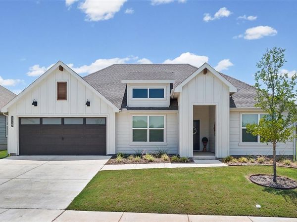 1119 Keystone Drive , Granbury, TX 76048