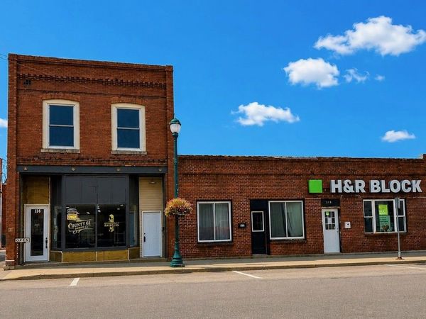 118 W Jefferson Street , Winterset, IA 50273