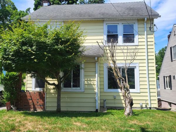34 Irma Avenue , Port Washington, NY 11050
