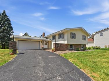 4636 Heritage Hills Drive, Bloomington, MN 55437