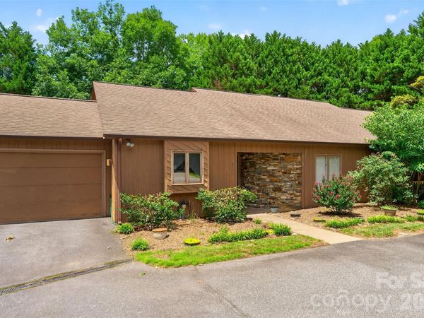 1736 12th Street NE, Hickory, NC 28601