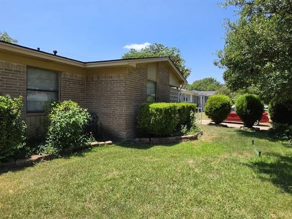 4302 Longleaf Drive , Garland, TX 75042