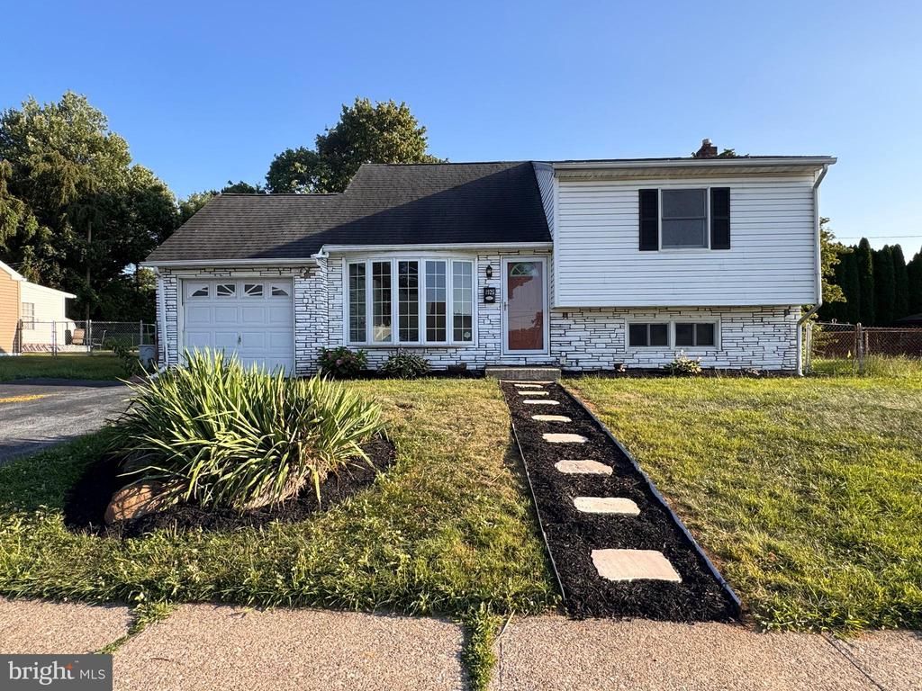 1925 COLUMBINE AVENUE, BETHLEHEM, PA 18018