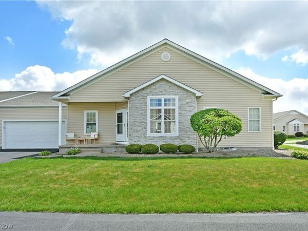 24 Abbington Drive NW, Warren, OH 44481