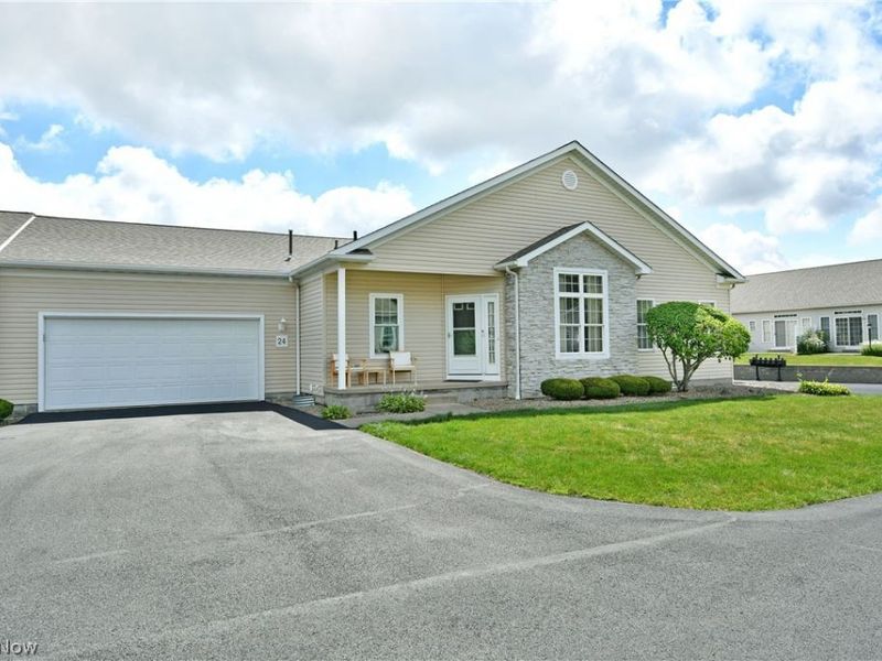 24 Abbington Drive NW, Warren, OH 44481 Photo 2