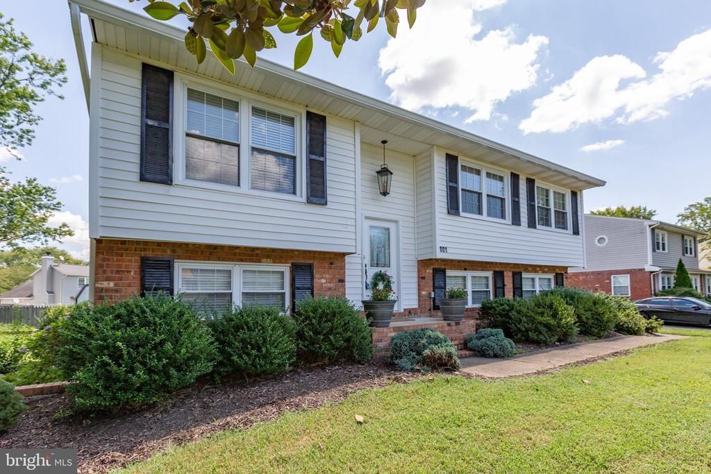 801 Kilarney Drive, Fredericksburg, VA 22407 Main Photo
