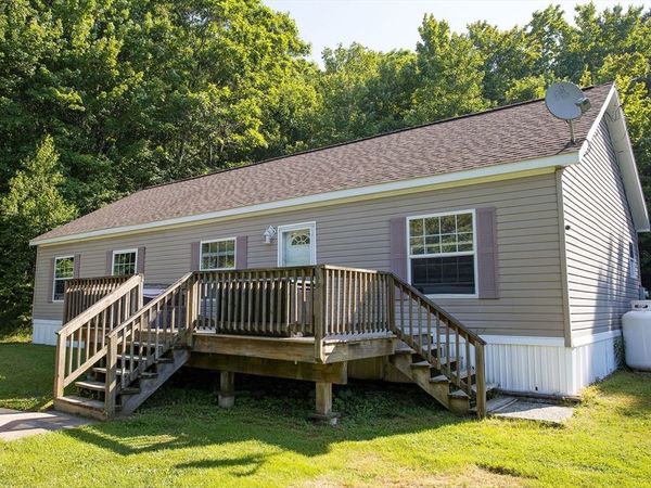 9 South County Rd, Florida, MA 01247