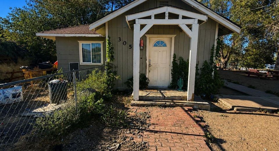 305 W 2nd Avenue, Sun Valley, NV 89433 Photo