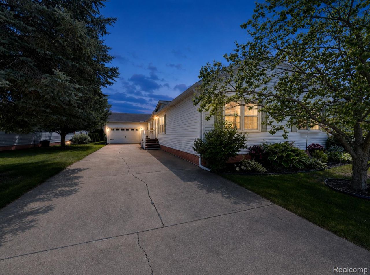 551 Twin Lakes Drive, Kimball Township, Mi 48074 Main Photo