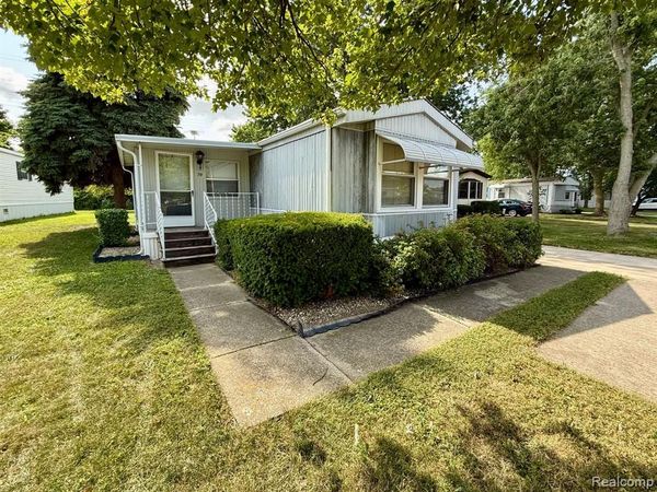 39 Oakridge E , Monroe Twp, MI 48161