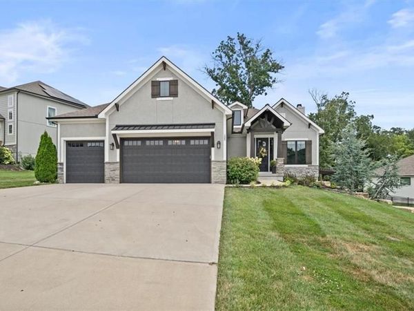105 NW Ambersham Drive, Lee's Summit, MO 64081