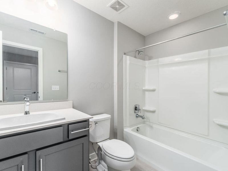 6406 Hamilton Woods Boulevard N, Westerville, OH 43081 Photo 28