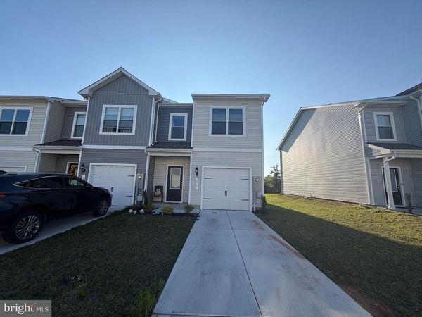 31 BLOOMSBURY STREET, FALLING WATERS, WV 25419