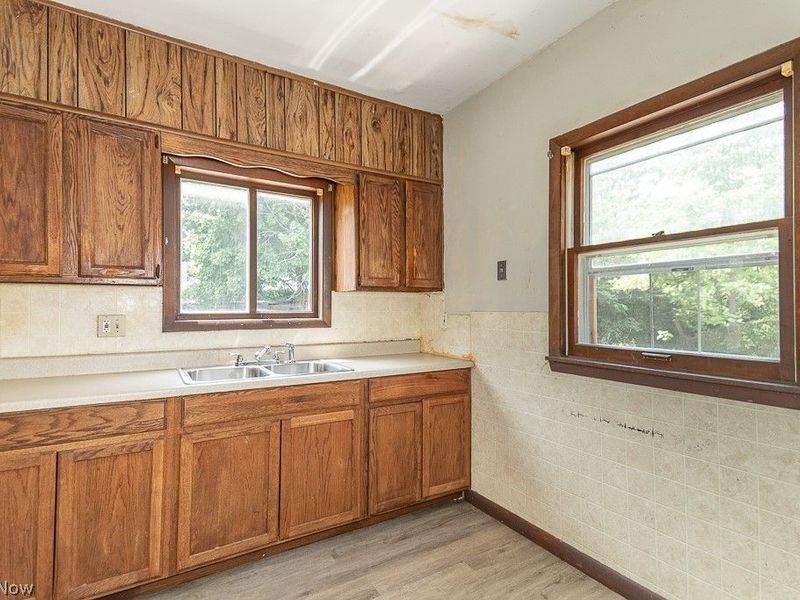 980 Evangeline Road , Cleveland, OH 44110 Photo 11