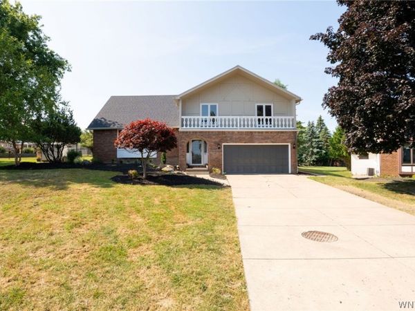 81 Hilltop Court , Buffalo, NY 14224