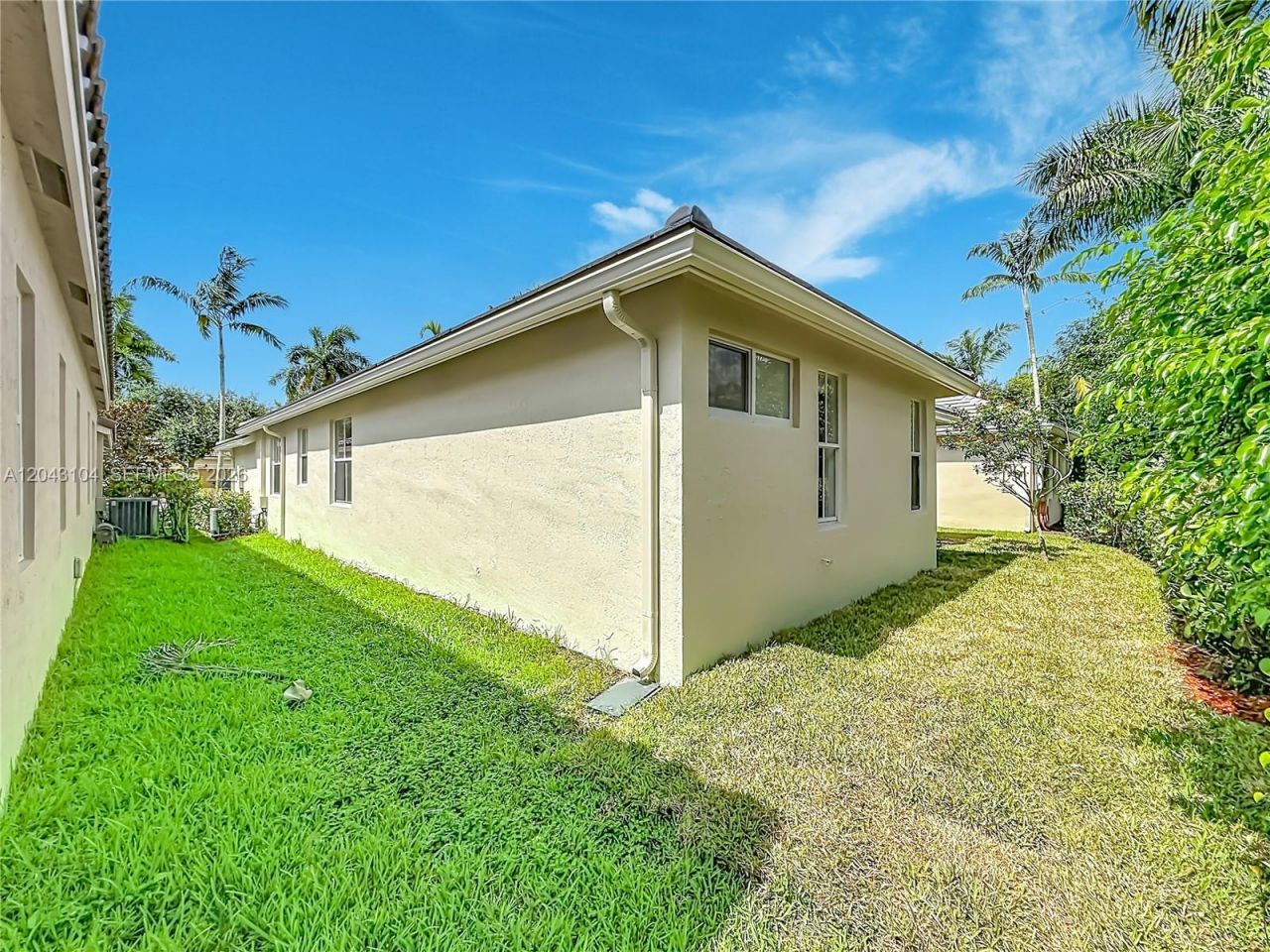 1556 Winterberry Ln , Weston, FL 33327 Photo