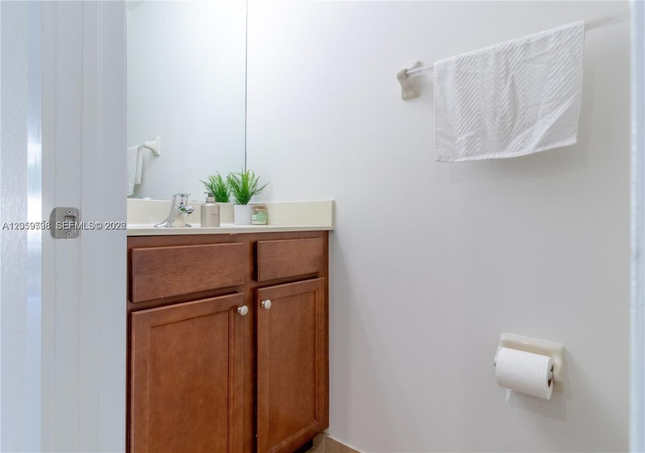 8845 W 35th Ave, Unit 8845, Hialeah, FL 33018 Photo