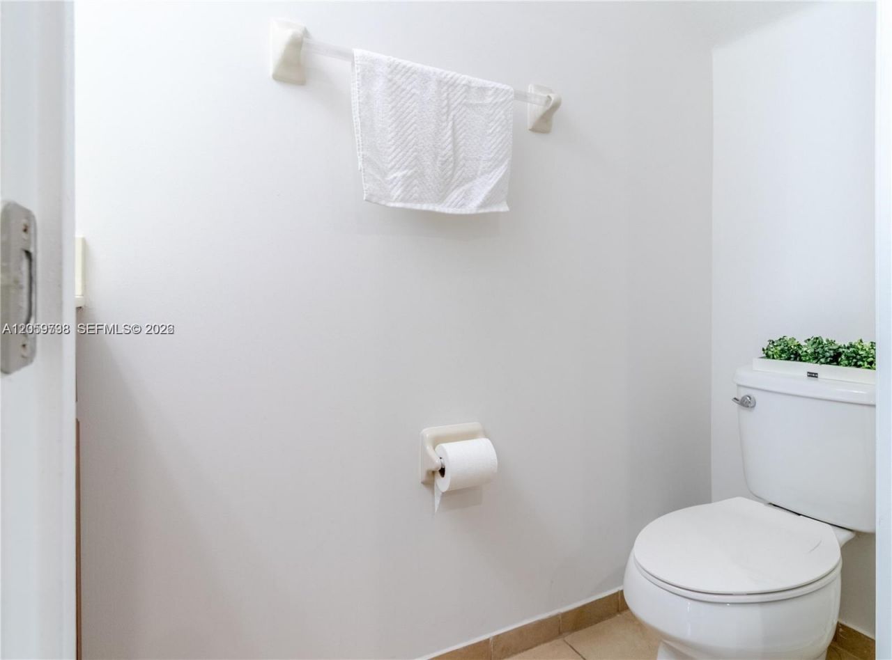 8845 W 35th Ave, Unit 8845, Hialeah, FL 33018 Photo