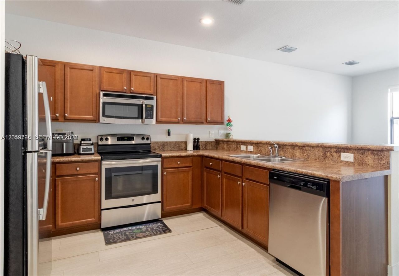 8845 W 35th Ave, Unit 8845, Hialeah, FL 33018 Photo