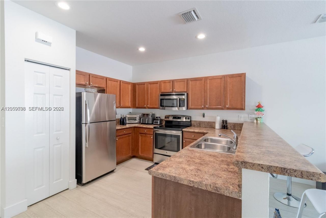 8845 W 35th Ave, Unit 8845, Hialeah, FL 33018 Photo