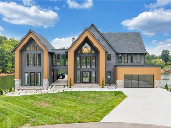 64 Grande Lake CIR , Moneta, VA 24121