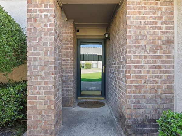 322 W Harwood Road , Unit B, Hurst, TX 76054