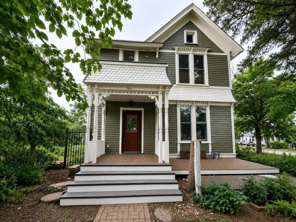 300 W Chestnut STREET, Burlington, WI 53105