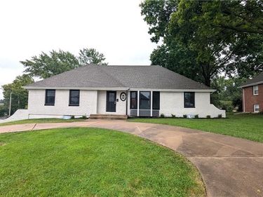 9909 E 76th Terrace, Raytown, MO 64138