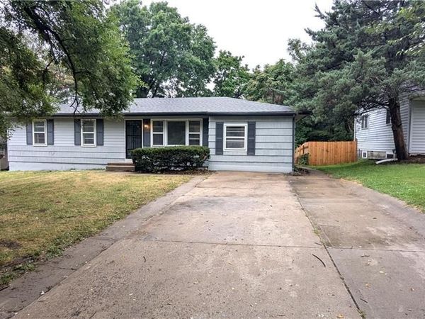 8618 Winchester Avenue, Kansas City, MO 64138