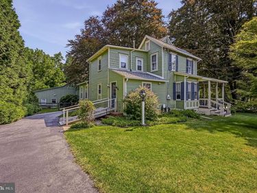 2552 NAAMANS CREEK, UPPER CHICHESTER, PA 19061