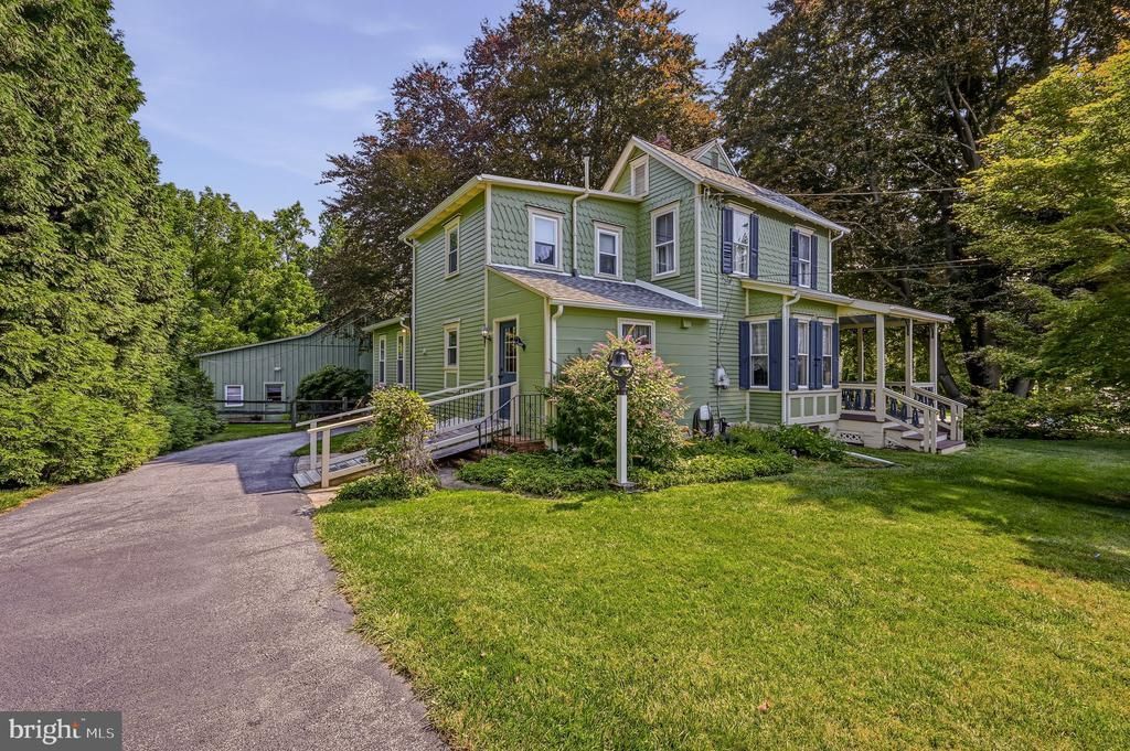 2552 NAAMANS CREEK ROAD , MARCUS HOOK, PA 19061