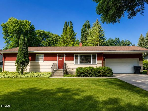 2904 CHESTNUT Street , Grand Forks, ND 58201