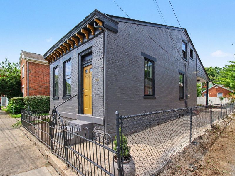 218 Pleasant Street, Covington, KY 41011 Photo 2