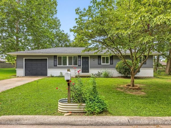 1516 E Rosewood Street , Republic, MO 65738