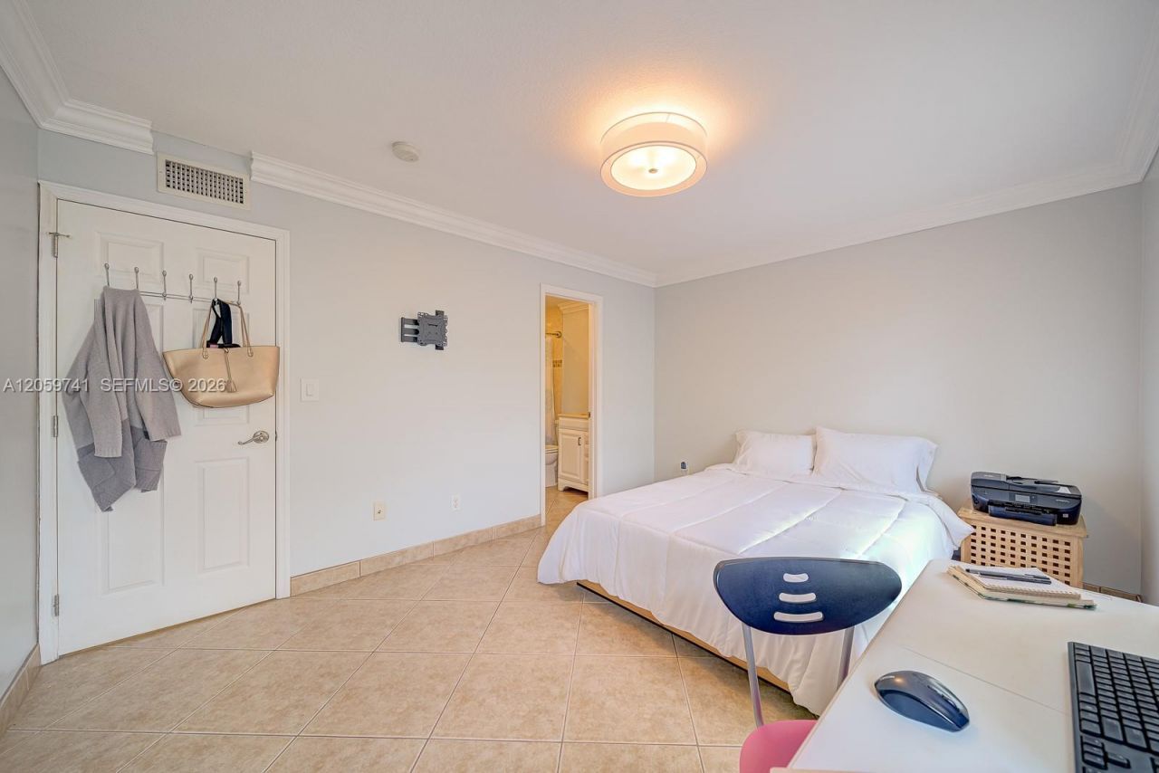 5555 Ludlam Rd , Unit 106, South Miami, FL 33155 Photo