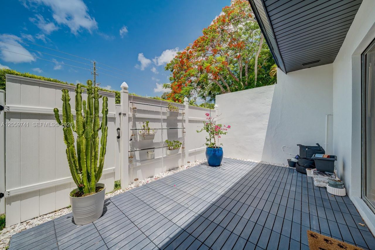 5555 Ludlam Rd , Unit 106, South Miami, FL 33155 Photo