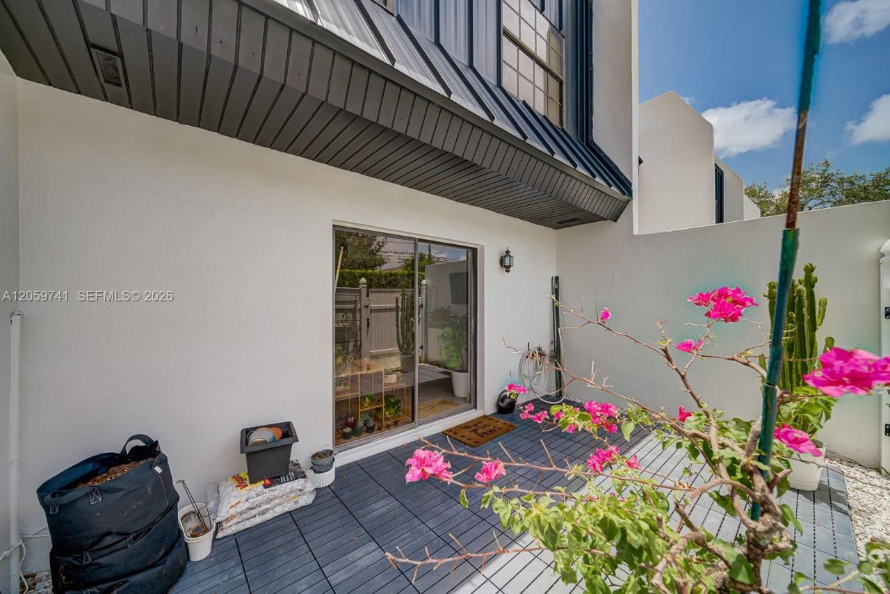 5555 Ludlam Rd , Unit 106, South Miami, FL 33155 Photo