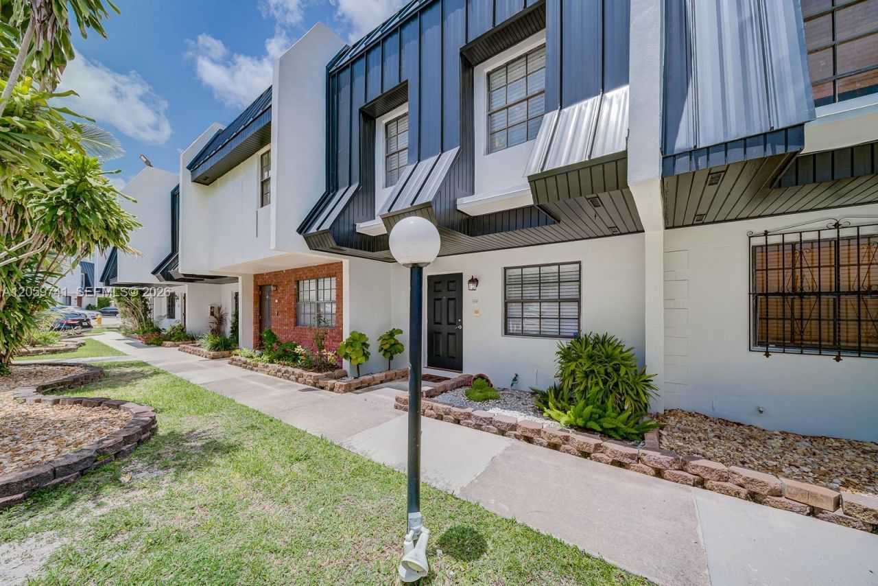 5555 Ludlam Rd , Unit 106, South Miami, FL 33155 Photo