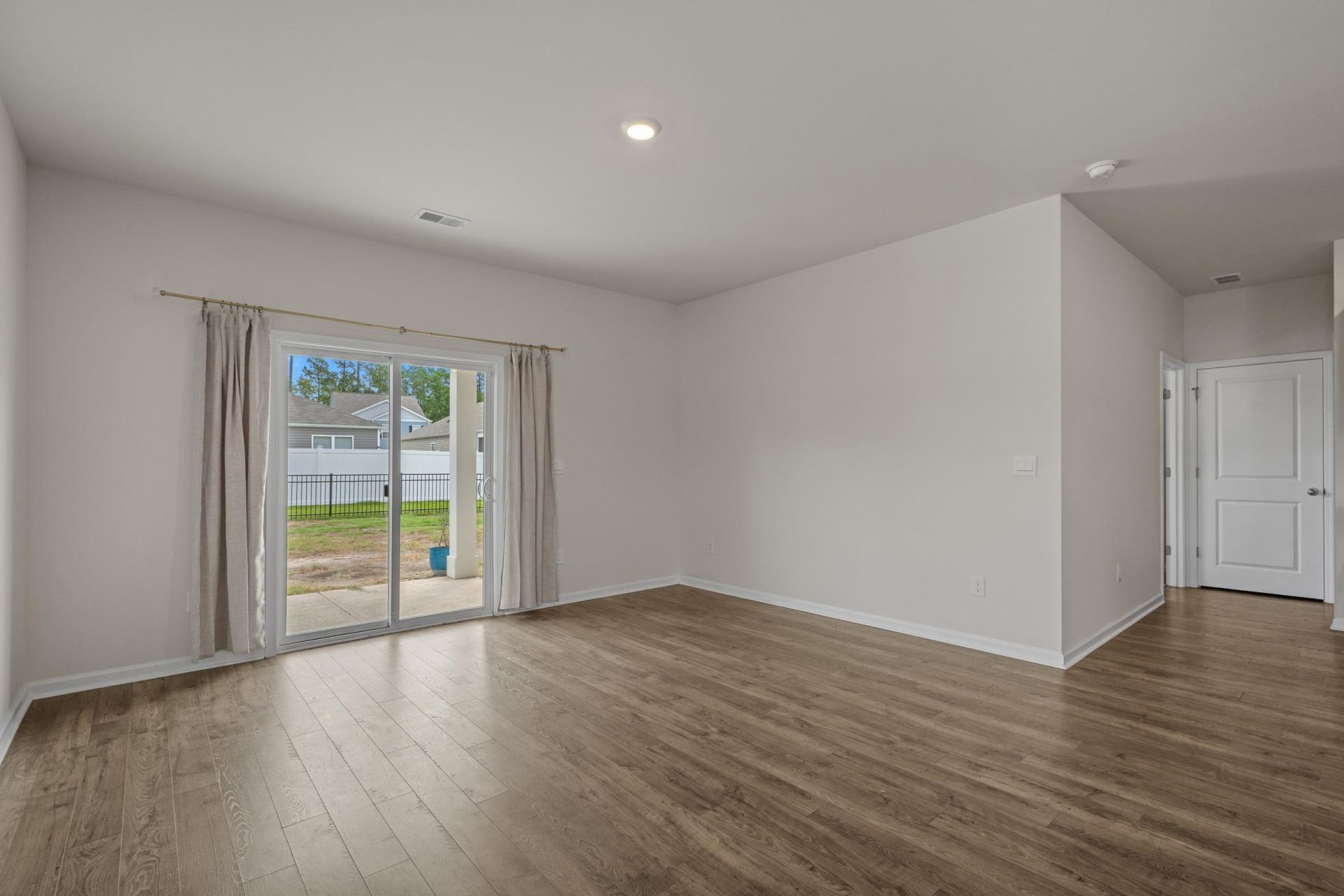 501 Hogwart Ln.  Photo 10