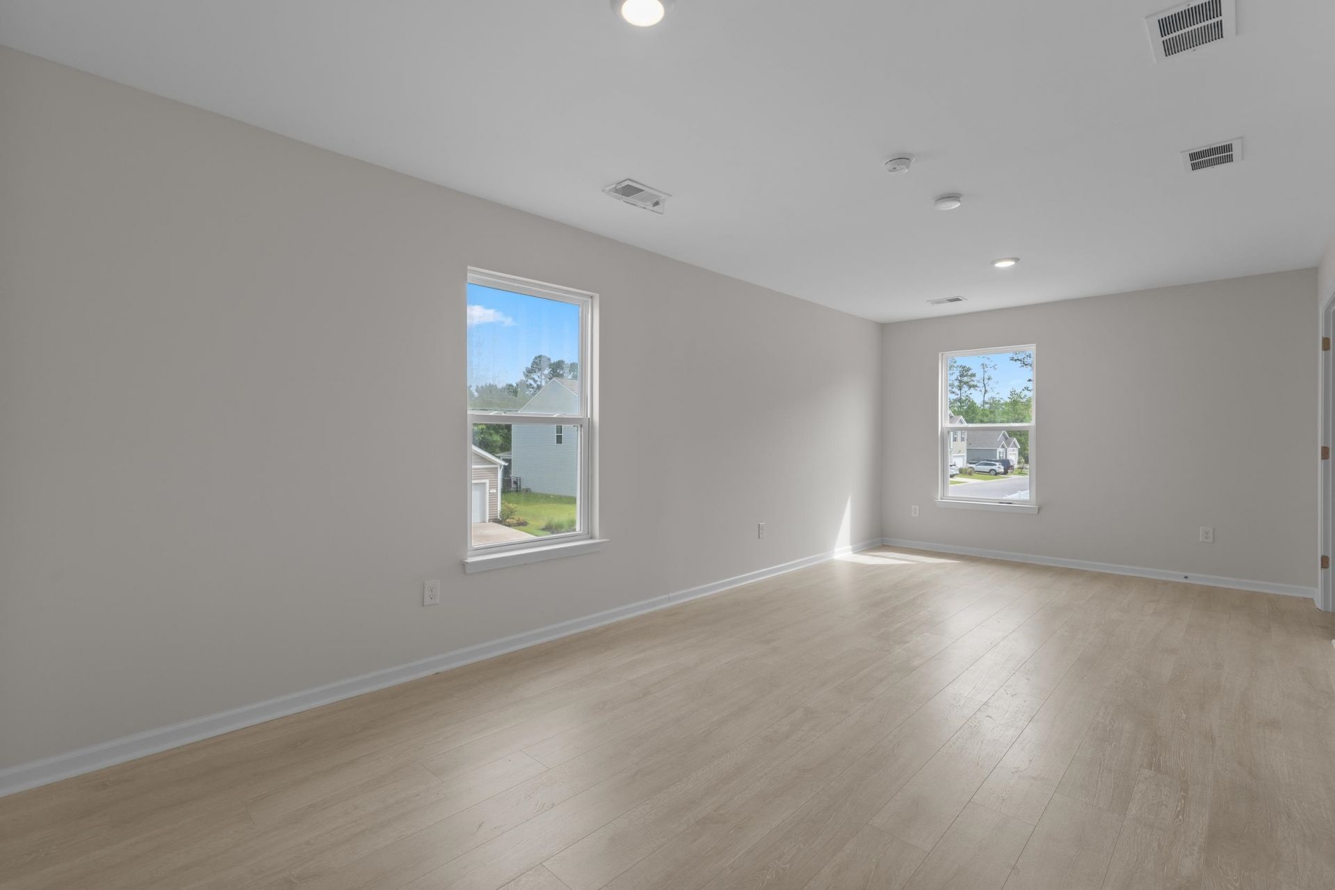 501 Hogwart Ln.  Photo 4