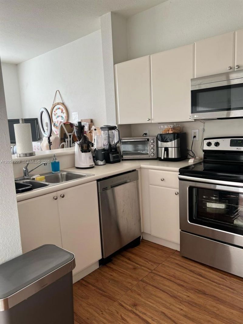 17820 NW 73rd Ave , Unit 200-1, Hialeah, FL 33015 Photo