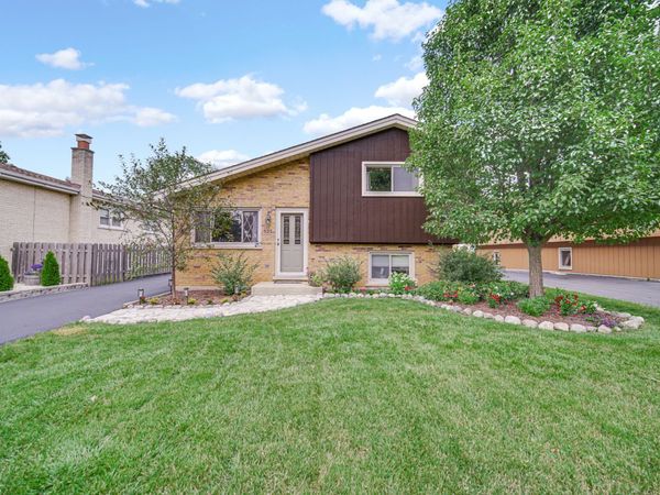 557 W Crockett Avenue , Elmhurst, IL 60126