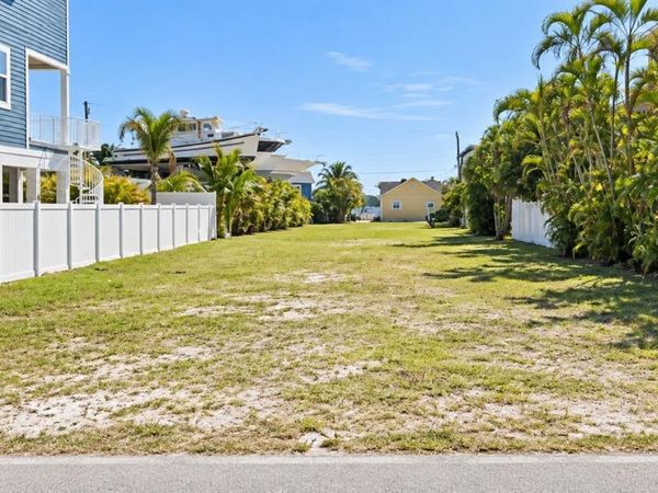 207 CHURCH AVENUE, BRADENTON BEACH, FL 34217