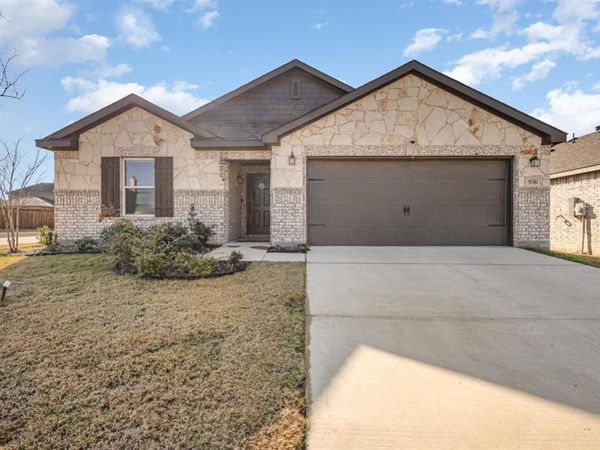 936 Waggoner Drive, Aubrey, TX 76227
