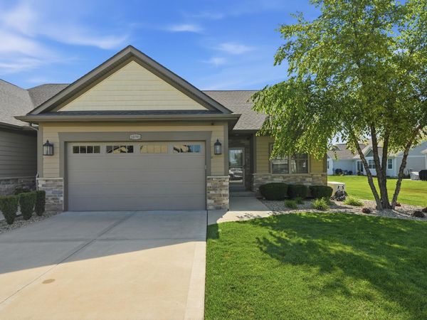 10791 Scarlett Oak Drive, St. John, IN 46373