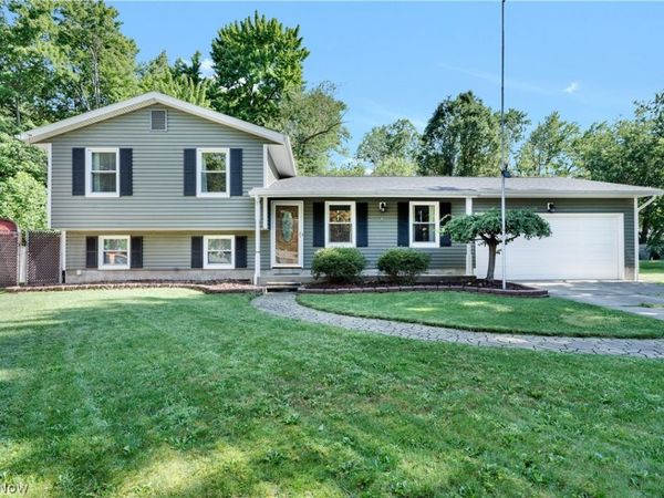 1796 Maple Trace Court , Youngstown, OH 44515