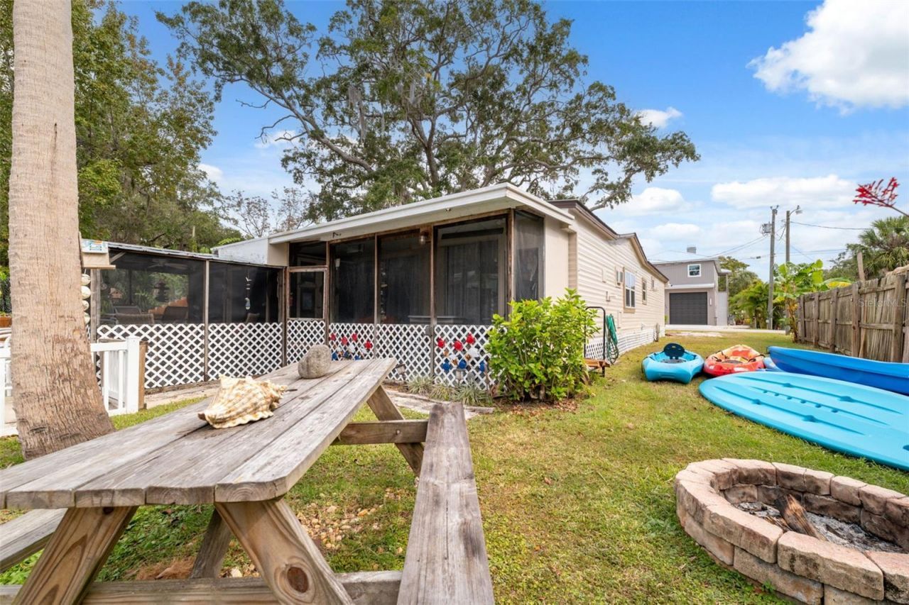 5527 Darlene Street , Weeki Wachee, FL 34607 Photo