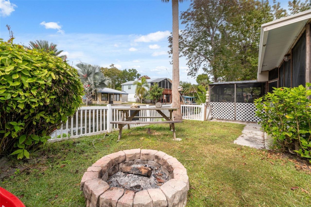 5527 Darlene Street , Weeki Wachee, FL 34607 Photo