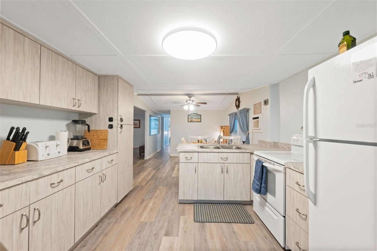 5527 Darlene Street , Weeki Wachee, FL 34607 Photo