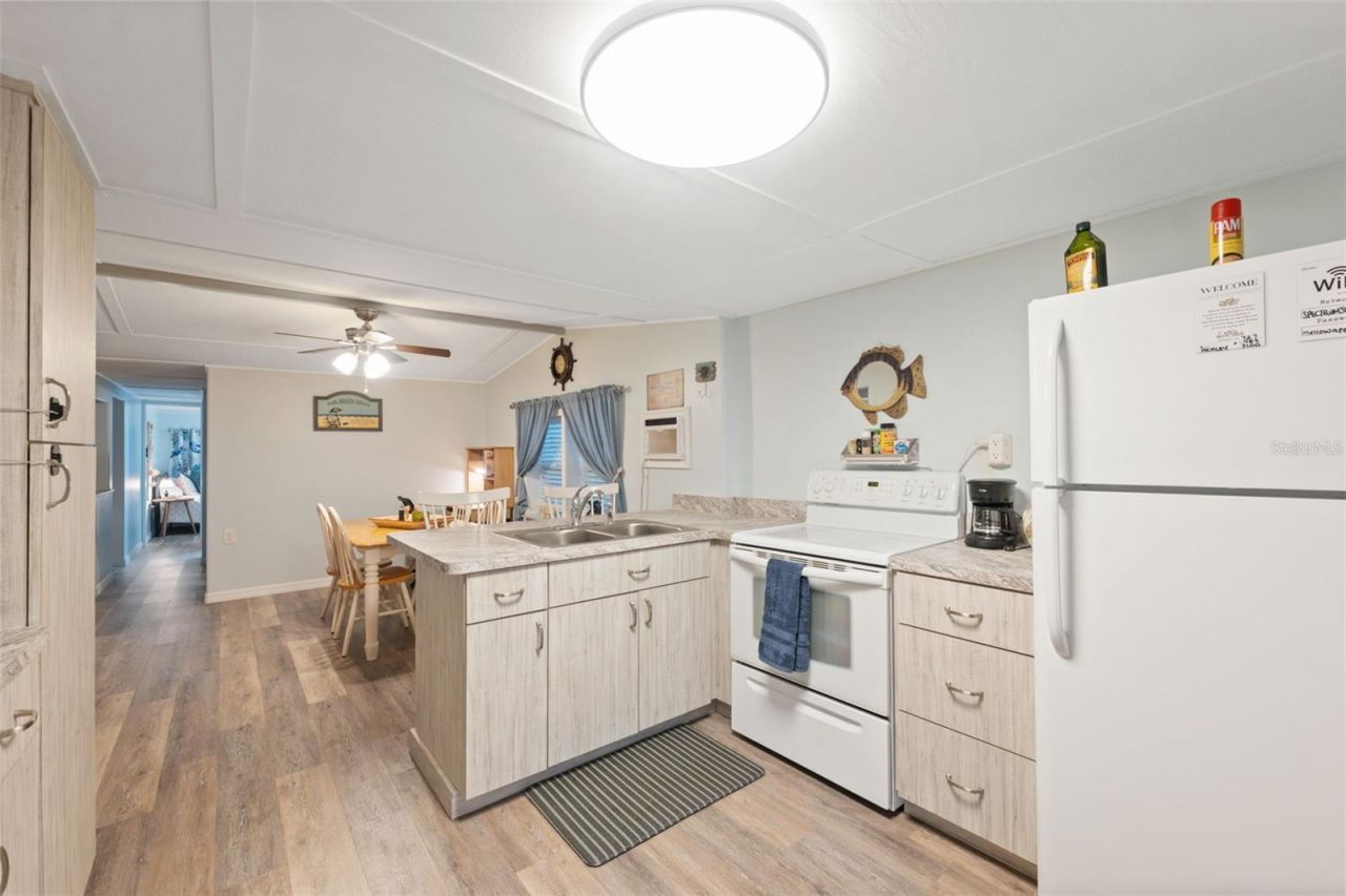 5527 Darlene Street , Weeki Wachee, FL 34607 Photo